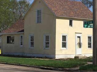 417 4th St NW, Jamestown, ND 58401