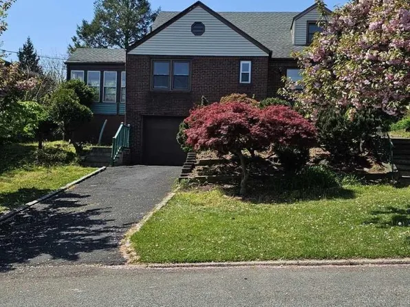 114 E Homestead Ave, Palisades Park, NJ 07650