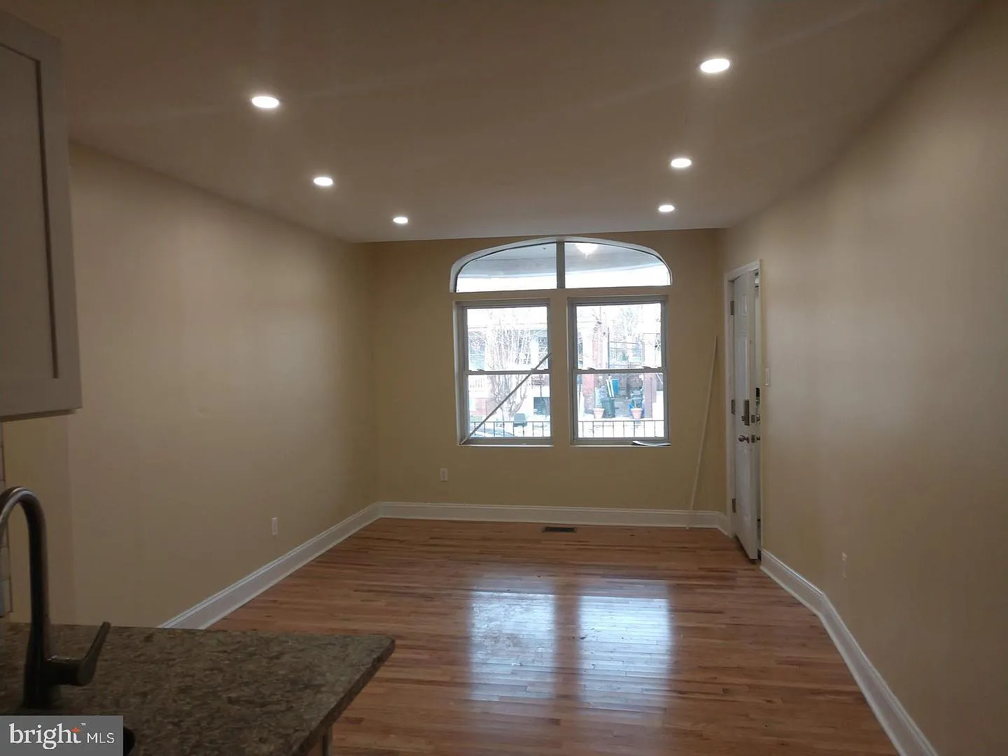 1 bed, 718 sqft, $1,145 — Photo 3
