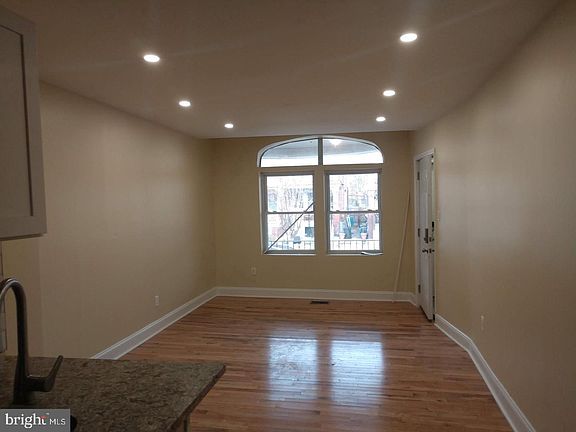 3rd image of 5224 W Columbia Ave #1
