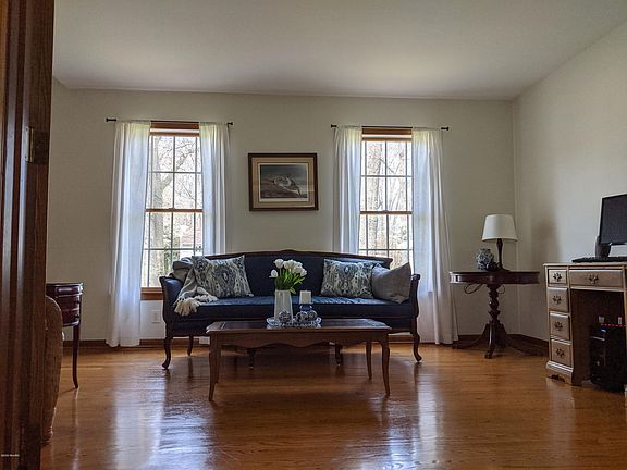4th image of 15456 Royal Oak Dr