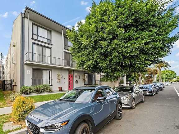 2nd image of 1518 E 3rd St #26