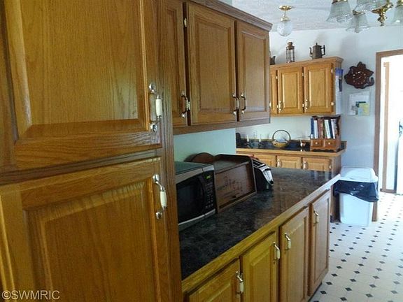 3rd image of 490 E 82nd St