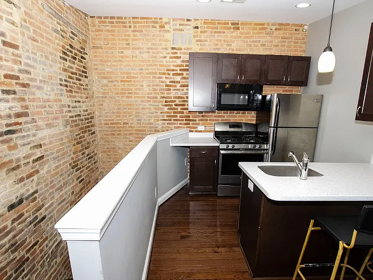 1246 Light St #B — Photo 4