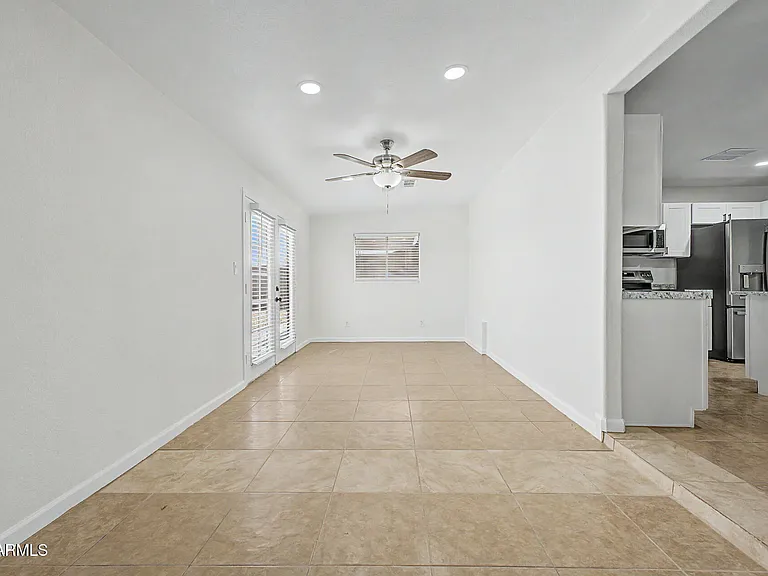 9010 W Griswold Rd — Photo 11