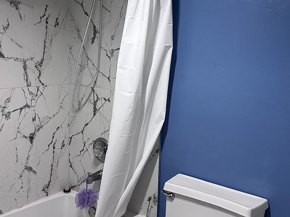 5th image of 555 NE 15th St APT 510