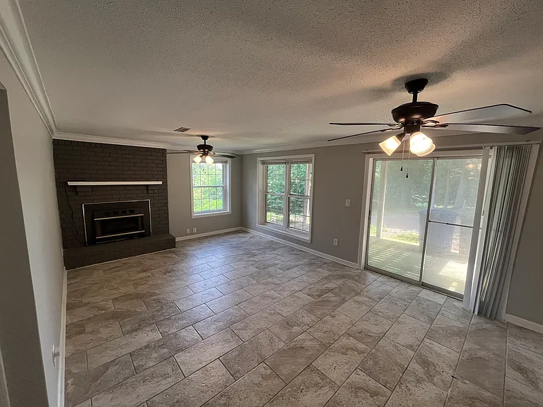 1705 Springview Ln — Photo 11