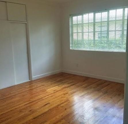 4th image of 3913 Segovia St