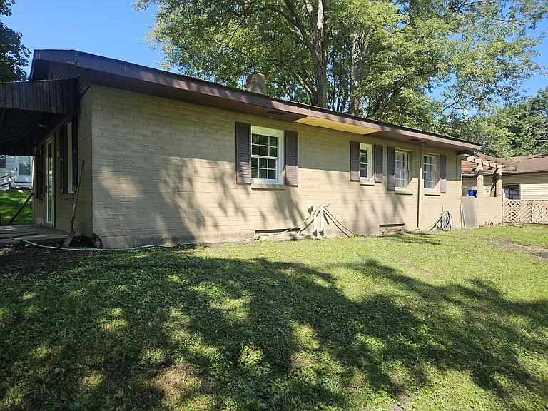 122 Cory Ave — Photo 4