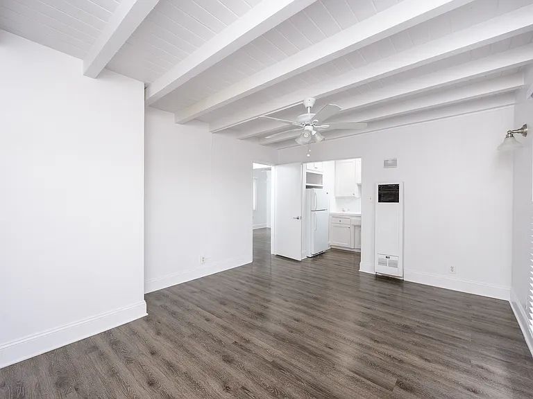 54 62nd Pl — Photo 13