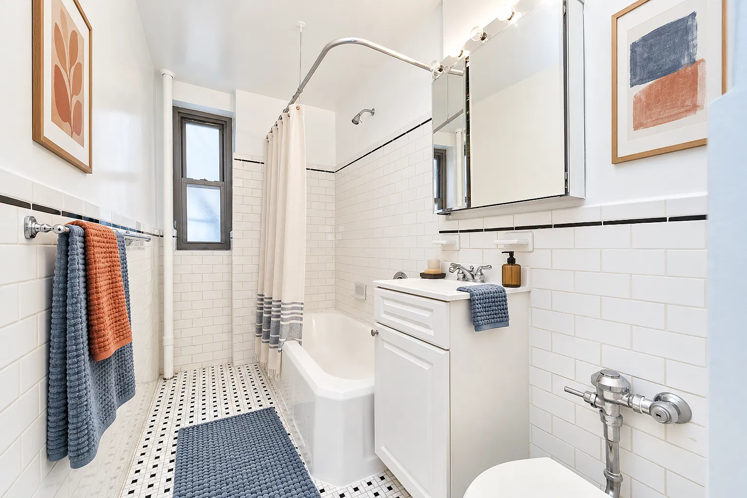 124 East 24th Street — Photo 4