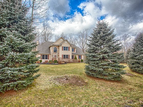 2nd image of 106 Copperwood Ct