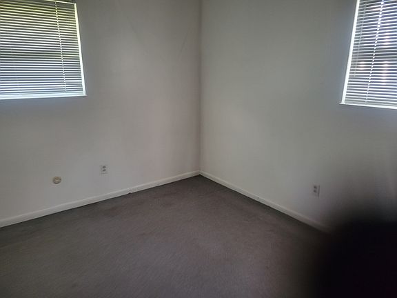 4th image of 2601 Pinegrove Dr