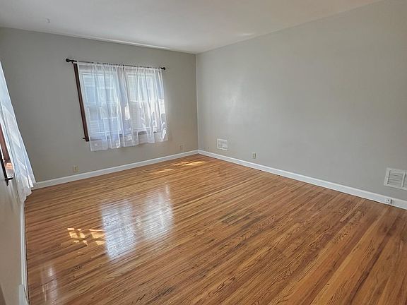 3rd image of 512 14th St NW