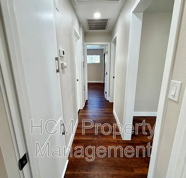 318 S California St — Photo 16