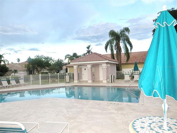 4th image of 510 SW 181st Way