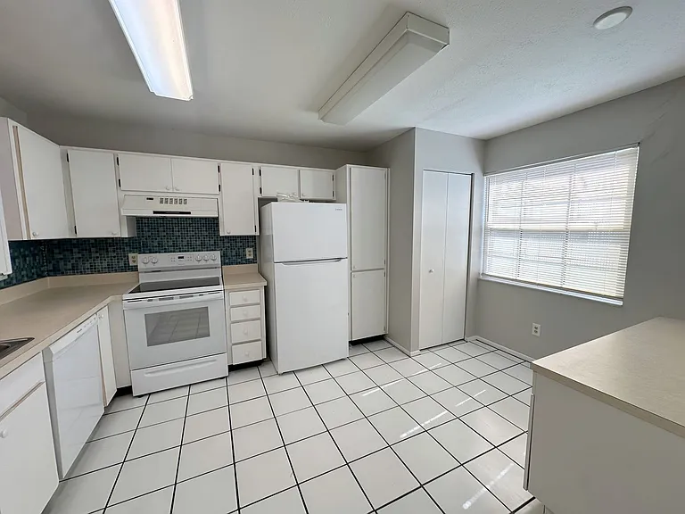 5401 Britwell Ct — Photo 5