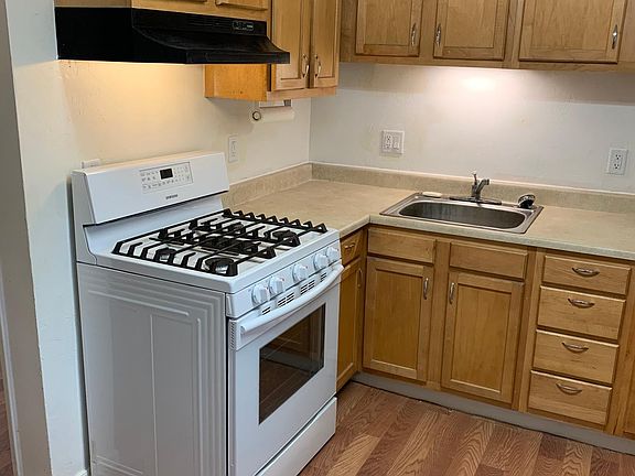 2nd image of 326 E President St