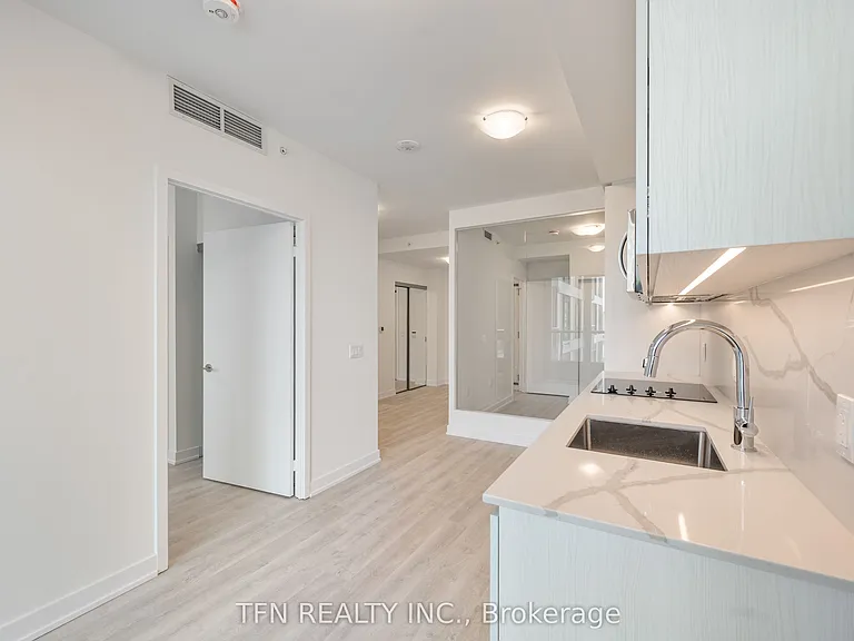15 Richardson St #612 — Photo 6