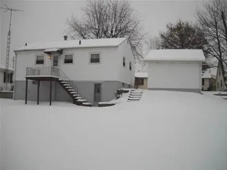 1871 Center Ct — Photo 2