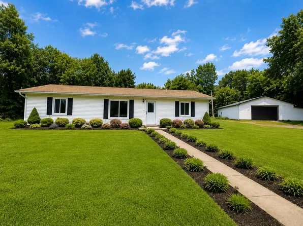 1700 Shipman Rd, Oxford, MI 48371