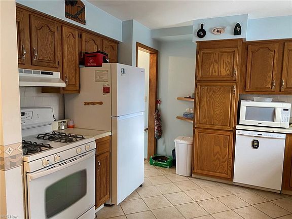 3rd image of 242 Talbot Dr