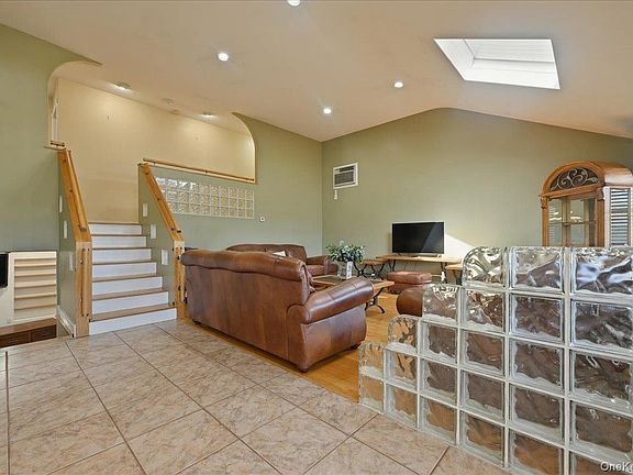 3rd image of 1600 Milburn Court