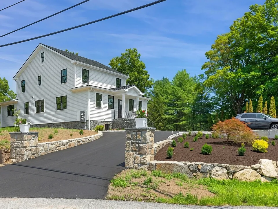35 Old Bedford Rd #B