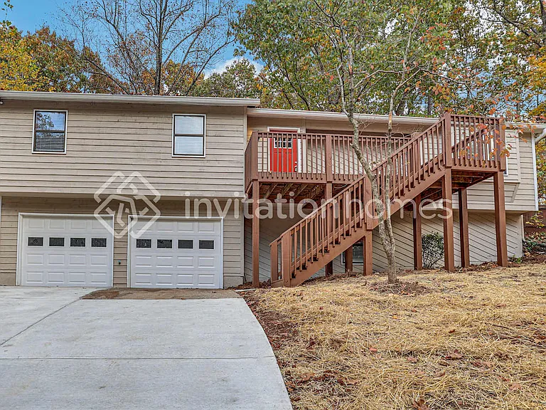 4040 Maxanne Dr NW — Photo 1