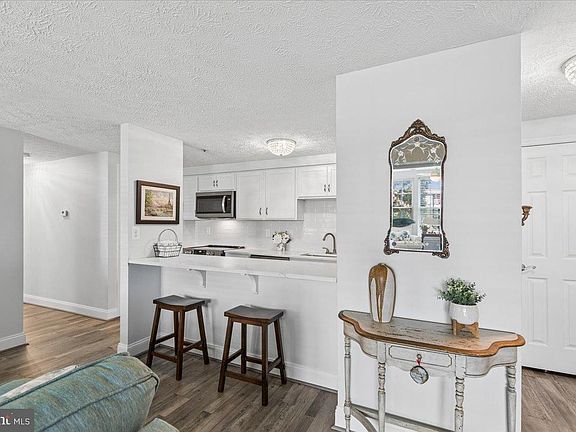 4th image of 625 Deering Rd #2A