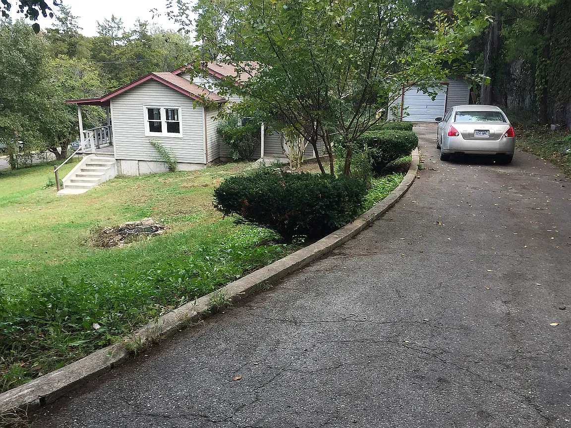 2 bed, 1.5 bath, 1000 sqft, $1,200 — Photo 2