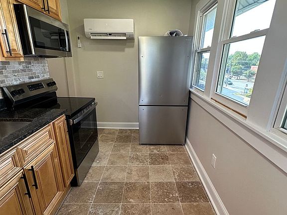 5th image of 12-14 Olentangy St #125