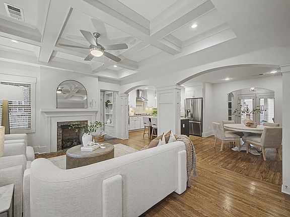 4th image of 825A Clayton Ave #A