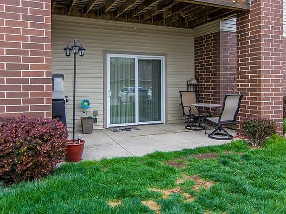 2nd image of 6350 Coachlight Dr Unit 2104