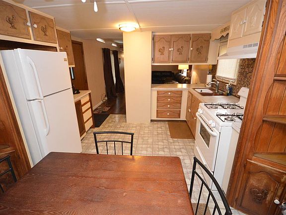 4th image of 526 N Lake St Lot 58