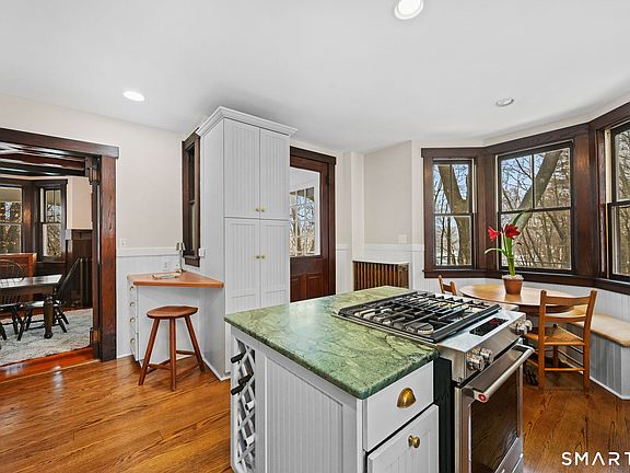 5th image of 32 Catalpa Road