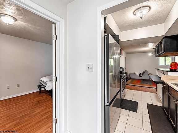 3rd image of 899 Tremont St