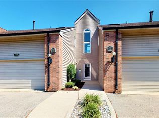 3398 Loon Lake Ct, Waterford, MI 48329