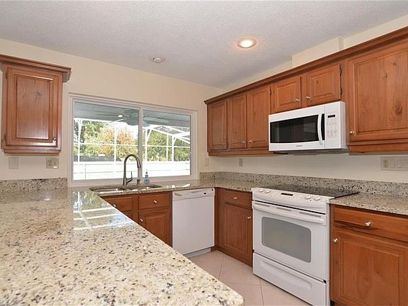 4th image of 413 Oak Hill Dr