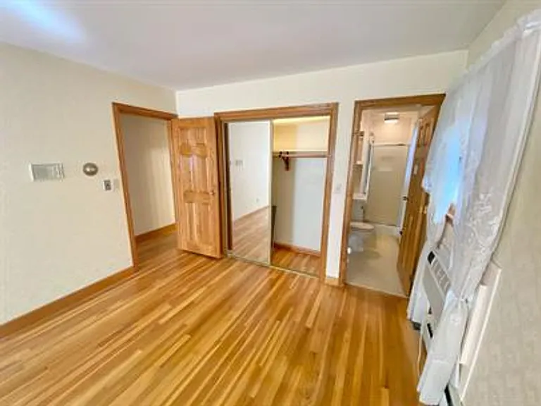 8 Greenwood Ave — Photo 12