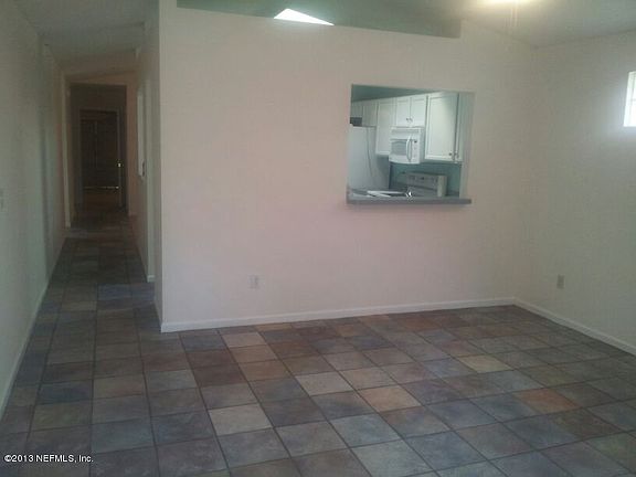 4th image of 2937 Mikris Dr E