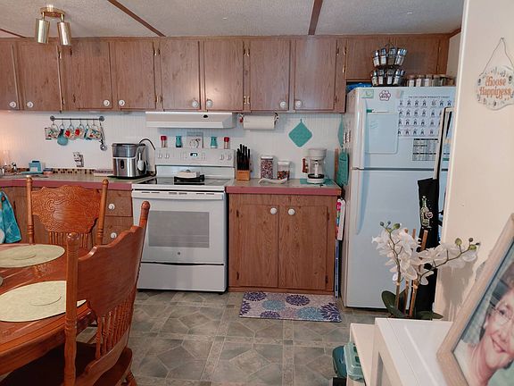 3rd image of 5142 Daisy St