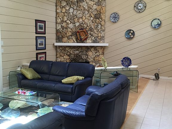 4th image of 330 Isabella Dr