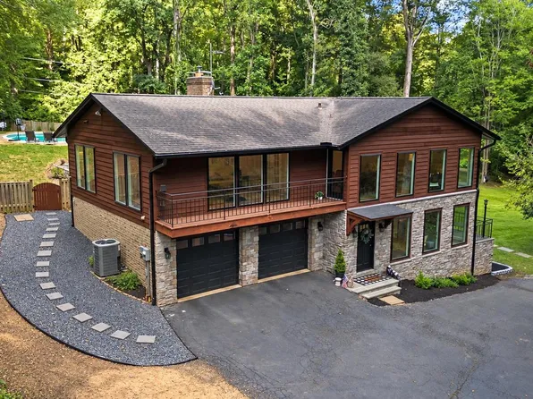 10204 Westford Dr, Vienna, VA 22182