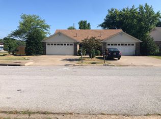 2826 E Setter St, Fayetteville, AR 72701