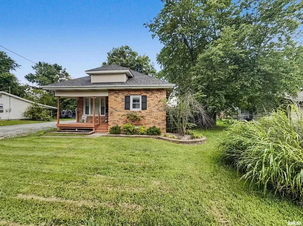 1706 W Chestnut St, Marion, IL 62959