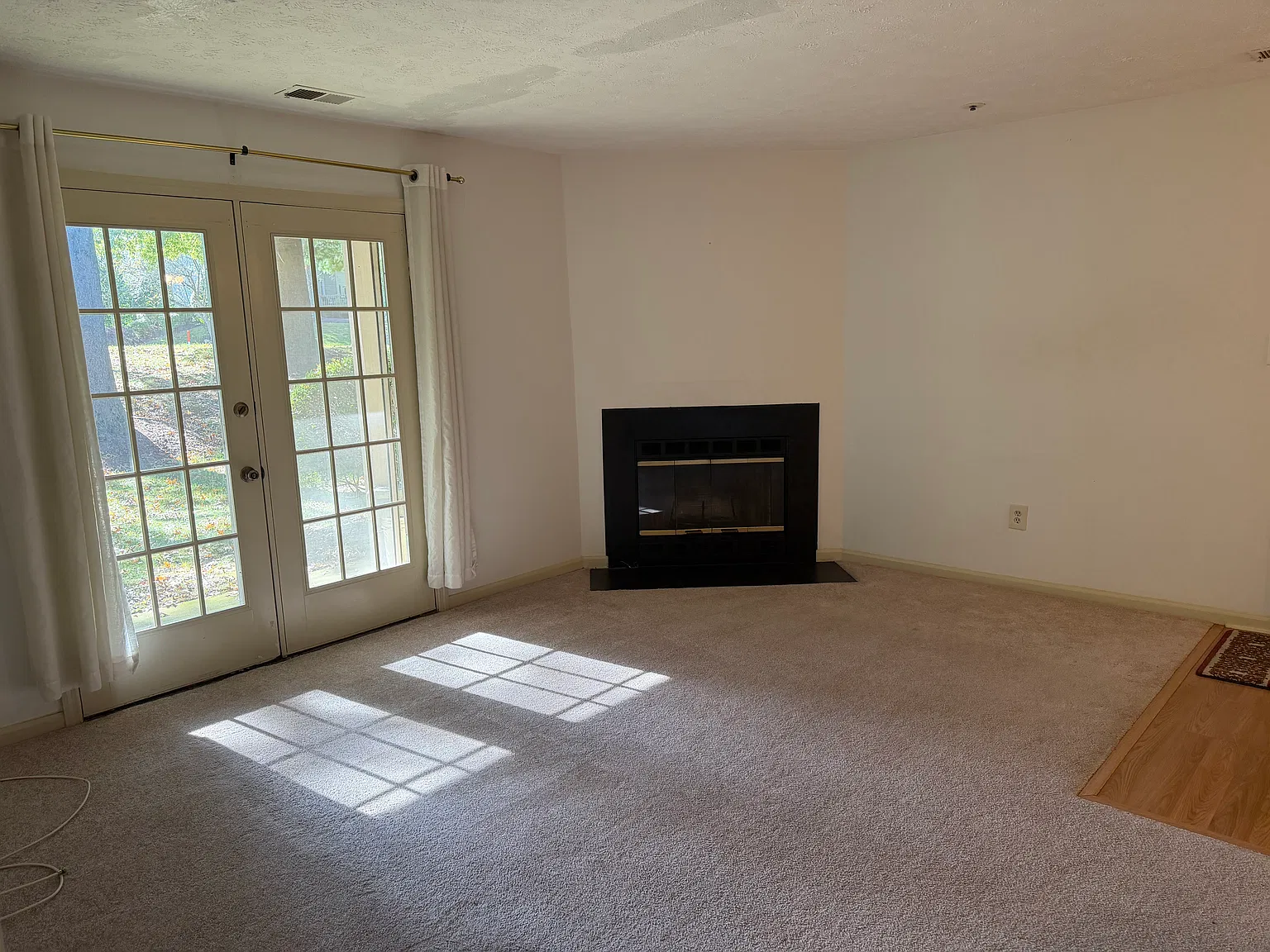2 bed, 859 sqft, $1,900 — Photo 3