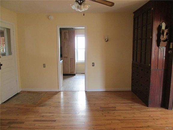 4th image of 110 Parker St