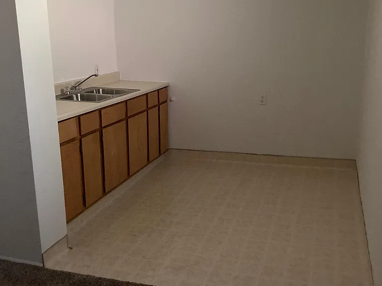 Downstairs common area/wet bar