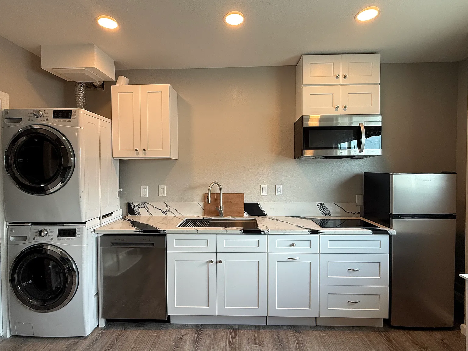 Studio, 430 sqft, $2,100 — Photo 3
